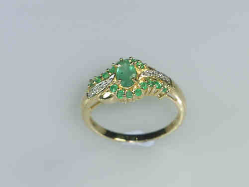 9ct Gold Emerald and Diamond Cluster Ring, Size P