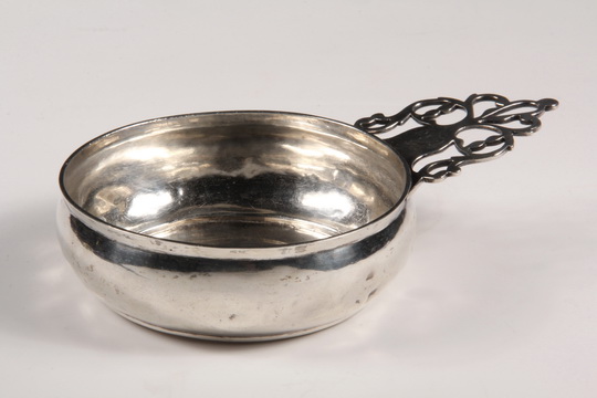 SILVER PORRINGER - 18th c. Boston coin silver porringer by Ebenezer Noyes Moulton (1768-1824) with