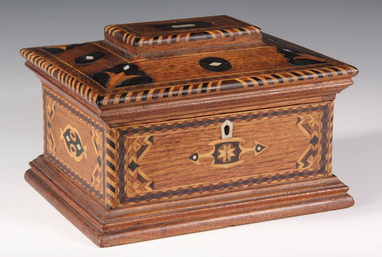 SAILOR`S DITTY BOX - Coffin-Top Box in mahogany, inlaid with satinwood, ebony and mother-of-pearl,