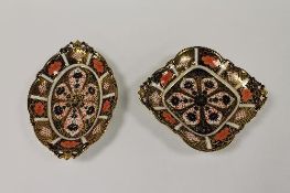 Two Royal Crown Derby  Imari patterned cabinet plates, on pierced feet. (2) CONDITION REPORT: