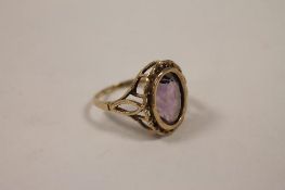 A 9ct gold dress ring set with an amethyst.  CONDITION REPORT: Good condition.