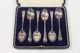 Six silver teaspoons, Sheffield 1920, cased. CONDITION REPORT: Good condition.
