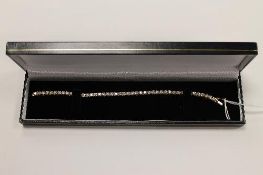 An 18ct gold diamond tennis bracelet, approximately 4ct. CONDITION REPORT: Good condition.