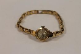 A 9ct gold Lady's Roamer wrist watch. CONDITION REPORT: Good condition, 14.2g gross.