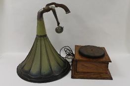 An early twentieth century oak cased table gramophone. CONDITION REPORT: Poor. Requires full