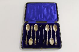 Six silver teaspoons and pair of sugar tongs, Sheffield 1914, cased. CONDITION REPORT: Good