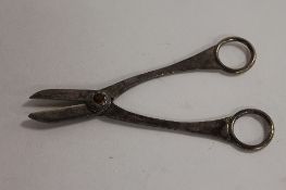 A pair of silver cutters, Birmingham 1998. CONDITION REPORT: Good condition.
