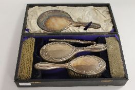 A six piece silver dressing table set, Birmingham 1915/16, boxed. CONDITION REPORT: Good condition.