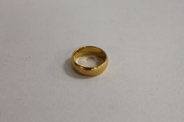 A 22ct gold wedding band, 7.8g. CONDITION REPORT: Good condition.