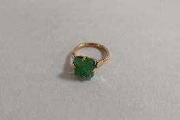 A 9ct gold carved jade ring. CONDITION REPORT: Good condition.