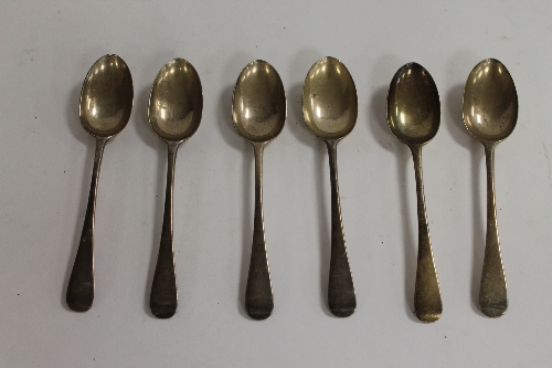 Six silver dessert spoons, London 1883. (6) CONDITION REPORT: Good condition.