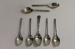 Seven silver teaspoons, with golf club terminals. (7) CONDITION REPORT: The dates vary but six match
