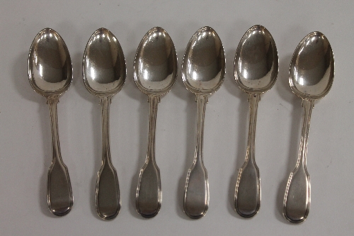 Six silver dessert spoons, London 1914. (6) CONDITION REPORT: Good condition.