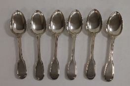 Six silver dessert spoons, London 1914. (6) CONDITION REPORT: Good condition.