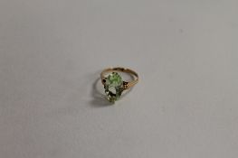 An 18ct gold peridot ring. CONDITION REPORT: Good condition.