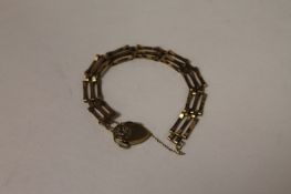 A 9ct gold gate bracelet, 7.6g. Good condition.