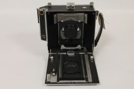 A Linhoff standard press, with Compur Rapid 40.5mm lens, No. 2454272, cased. Good condition.