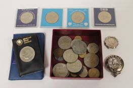A collection of Crowns and other coins etc. (Q) A collection including some decimal coins, £2