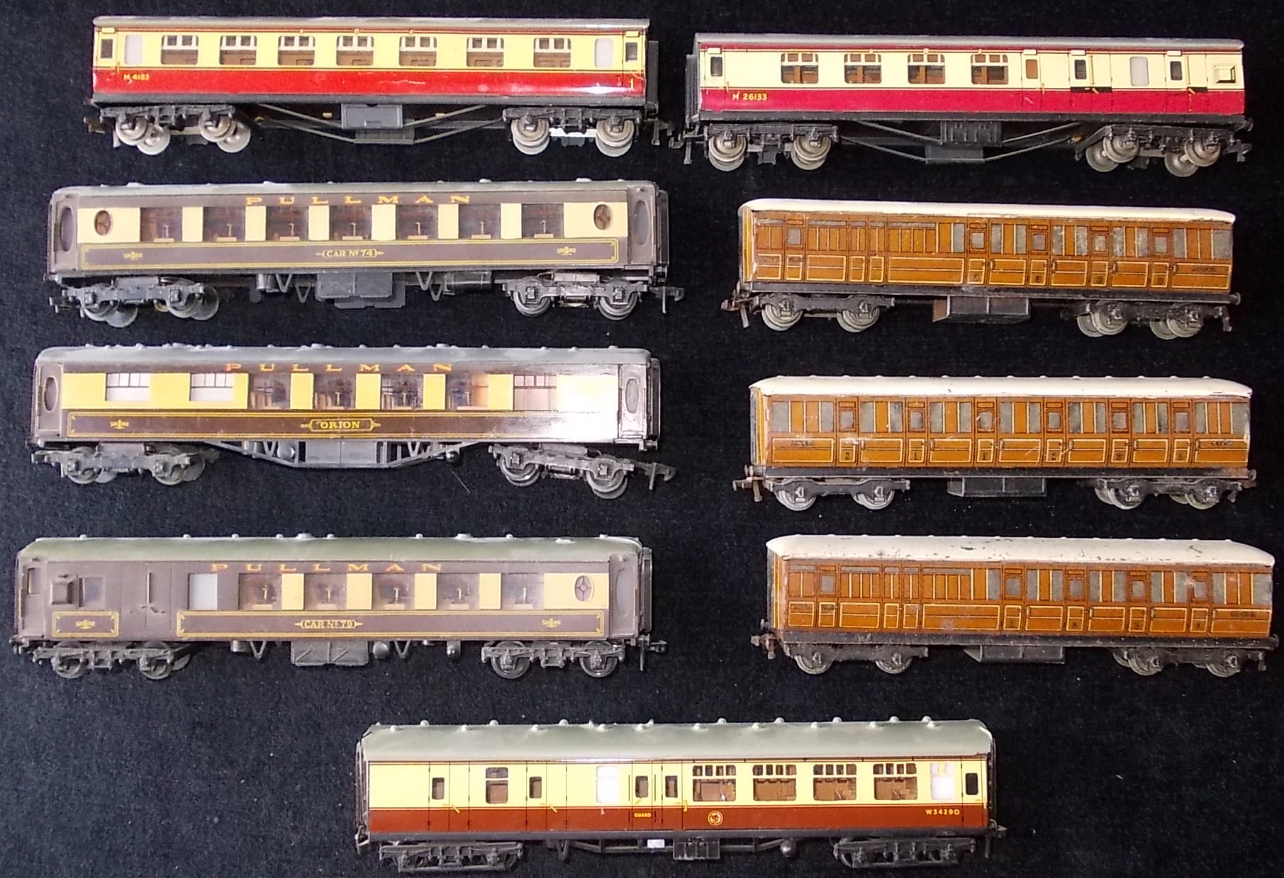 (9) Hornby Dublo. Various coaches. Un-boxed.