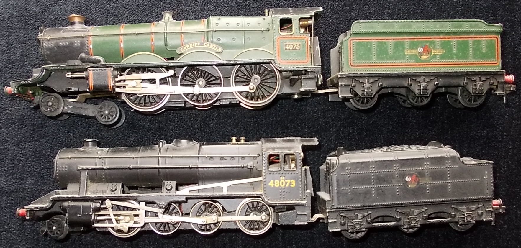 (2) Hornby Dublo. 2-8-0 loco & tender. 48073, black, B.R.; 4-6-0 loco & tender. 4075 ‘Cardiff