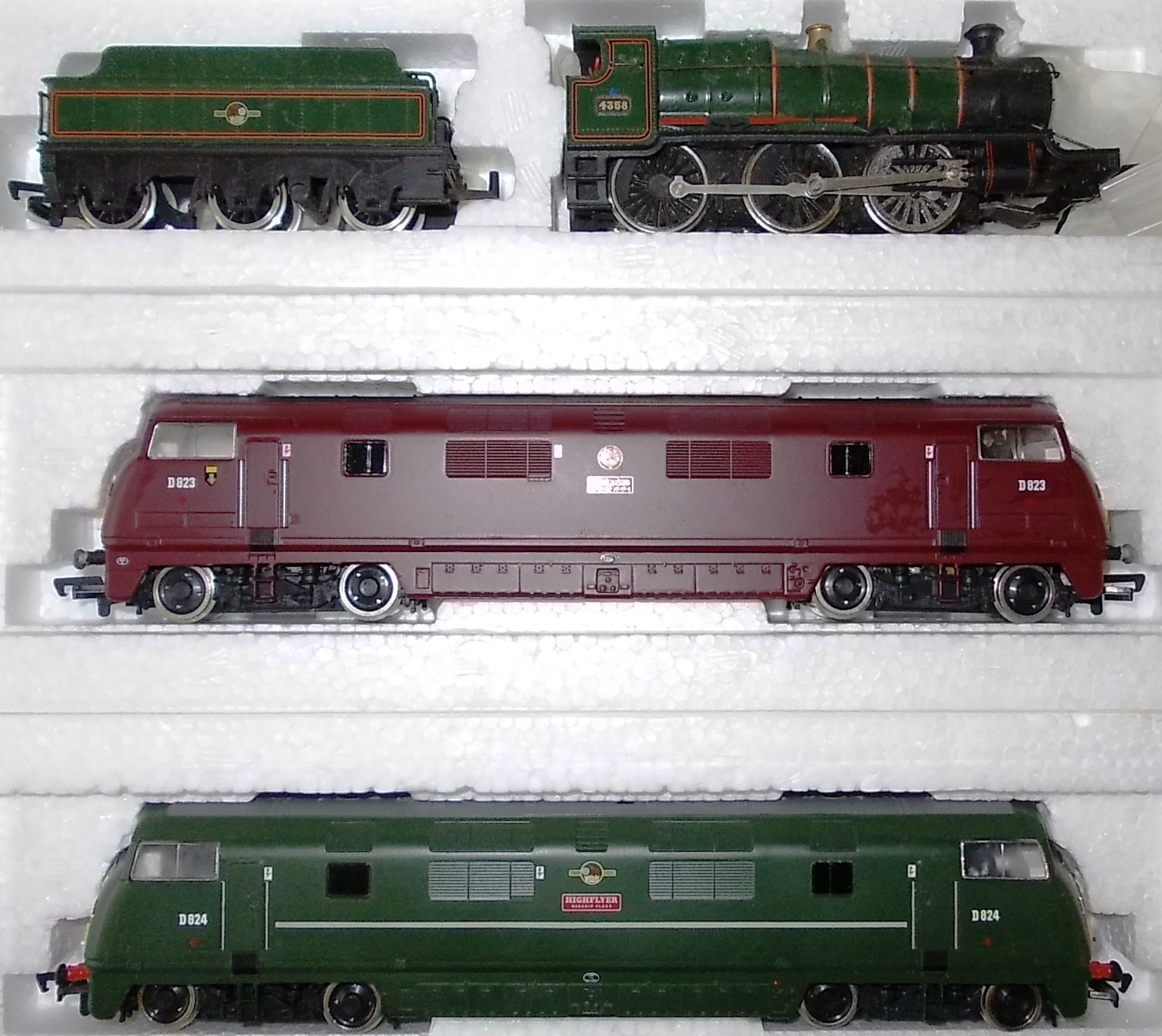 (3) Mainline Railways. Diesel loco. D823 ‘Hermes’, maroon, B.R.; Diesel loco. D824 ‘Highflyer’,