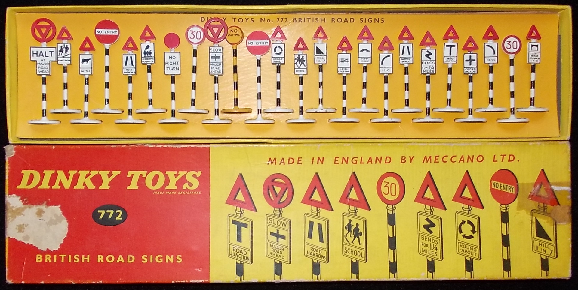 Dinky. 772 British road signs. Boxed.