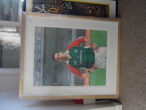 RUGBY UNION, signed colour print (24 x 31) of Martin Johnson, half-length in Leicester Tigers kit,