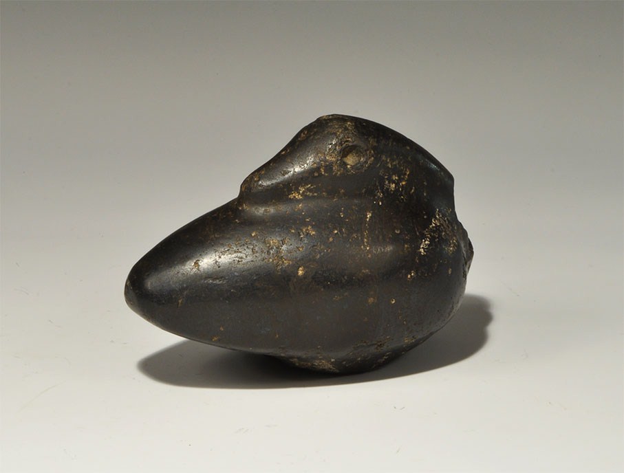 Near Eastern Mesopotamian Haematite Duck Weight 2000-500 BC . A large carved haematite weight in