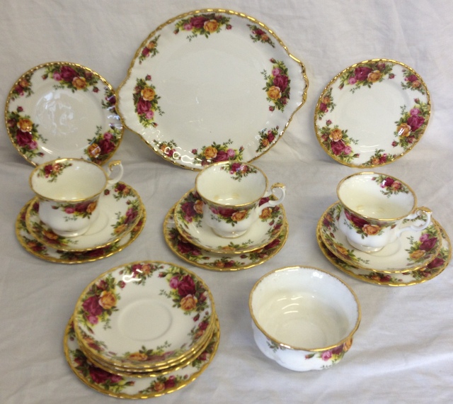 Royal Albert "Old Country Roses" part tea set (17 pieces)