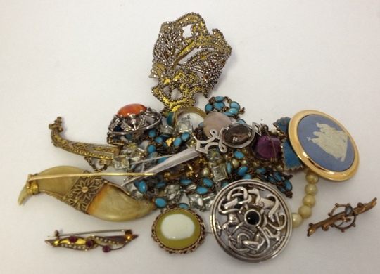 Mixed jewellery including gold