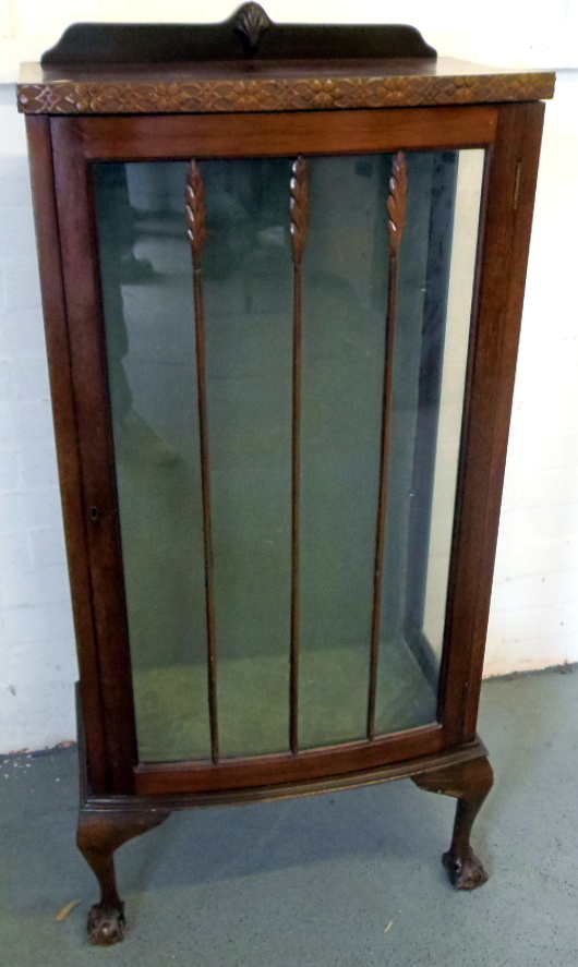 Glazed display cabinet 59x122x33cm