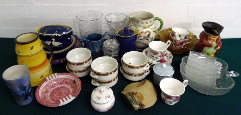 Large mixed lot of china / glass