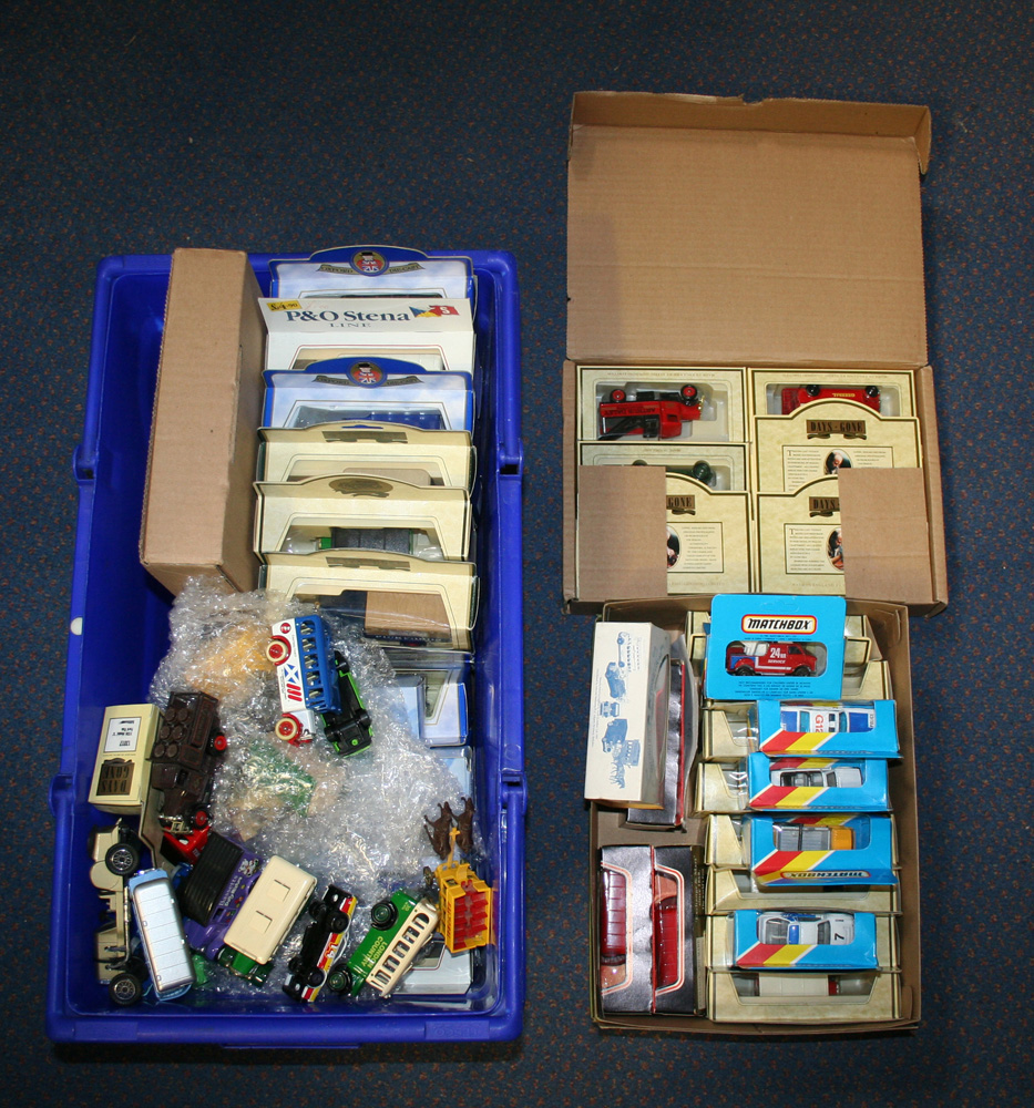 A collection of Lledo Days Gone, Matchbox and Oxford Die-Cast cars and commercial vehicles, mostly