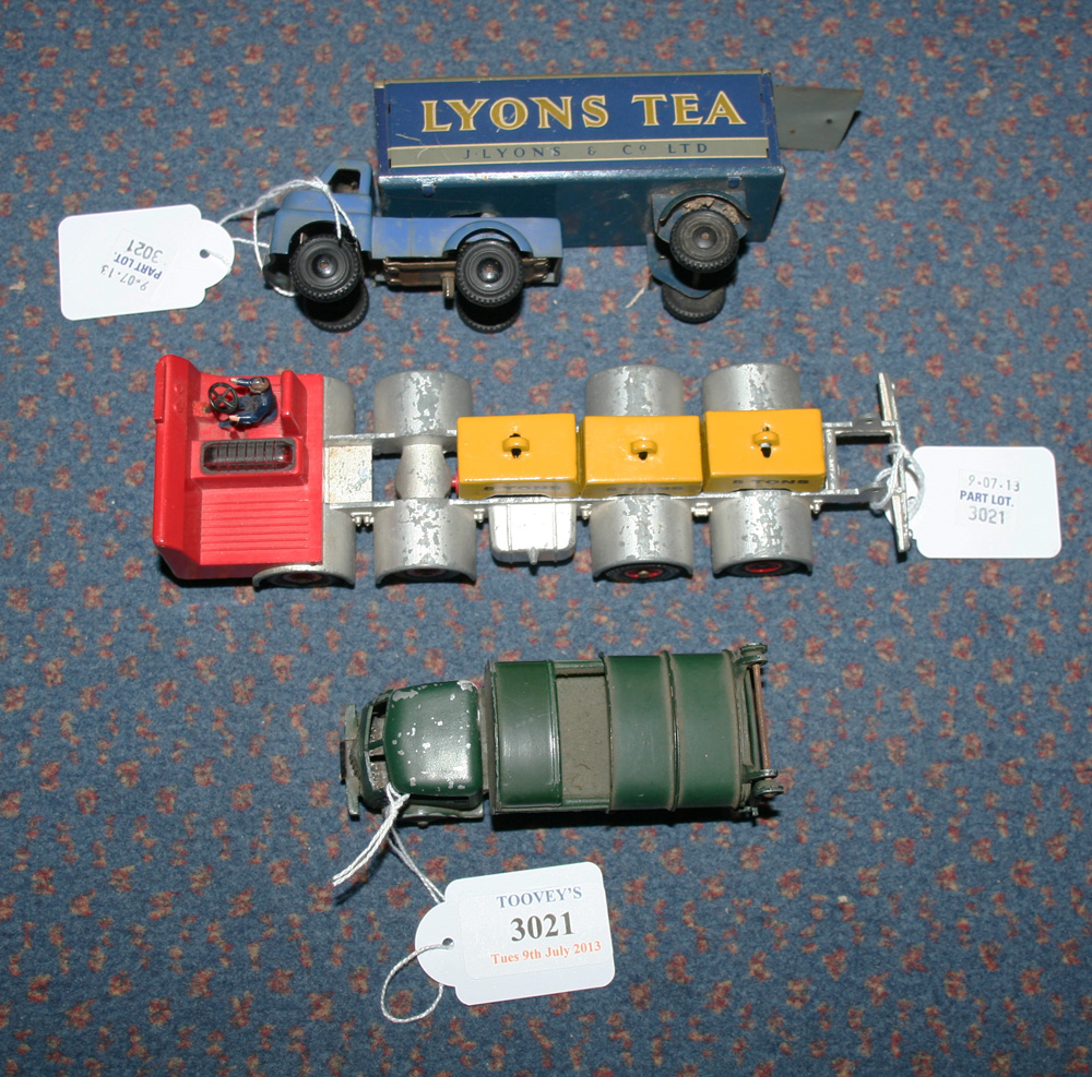 A French Dinky Toys refuse wagon, a Dinky Supertoys Leyland chassis and a Wells Brimtoy tinplate