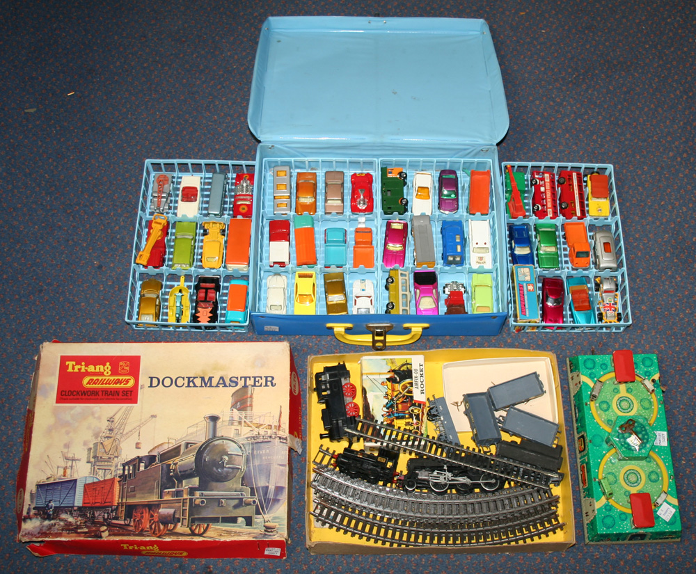A collection of Matchbox 1-75 cars and commercial vehicles, including a No. 72 hovercraft, boxed,