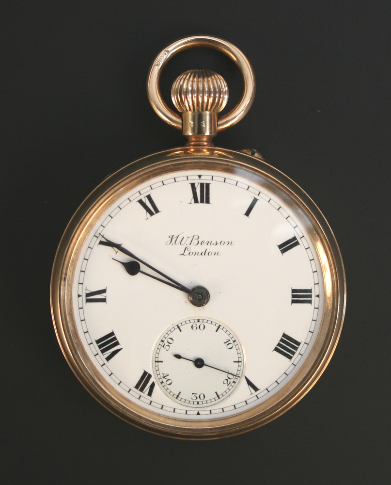 A 9ct gold keyless wind open-faced gentleman`s pocket watch, the white enamel dial with Roman