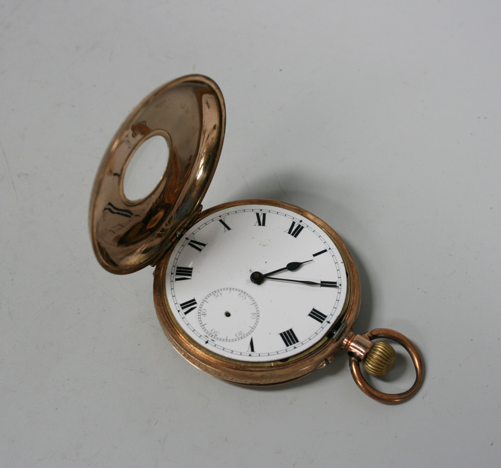 A gold keyless wind half hunting cased gentleman`s pocket watch with a gilt jewelled lever movement,