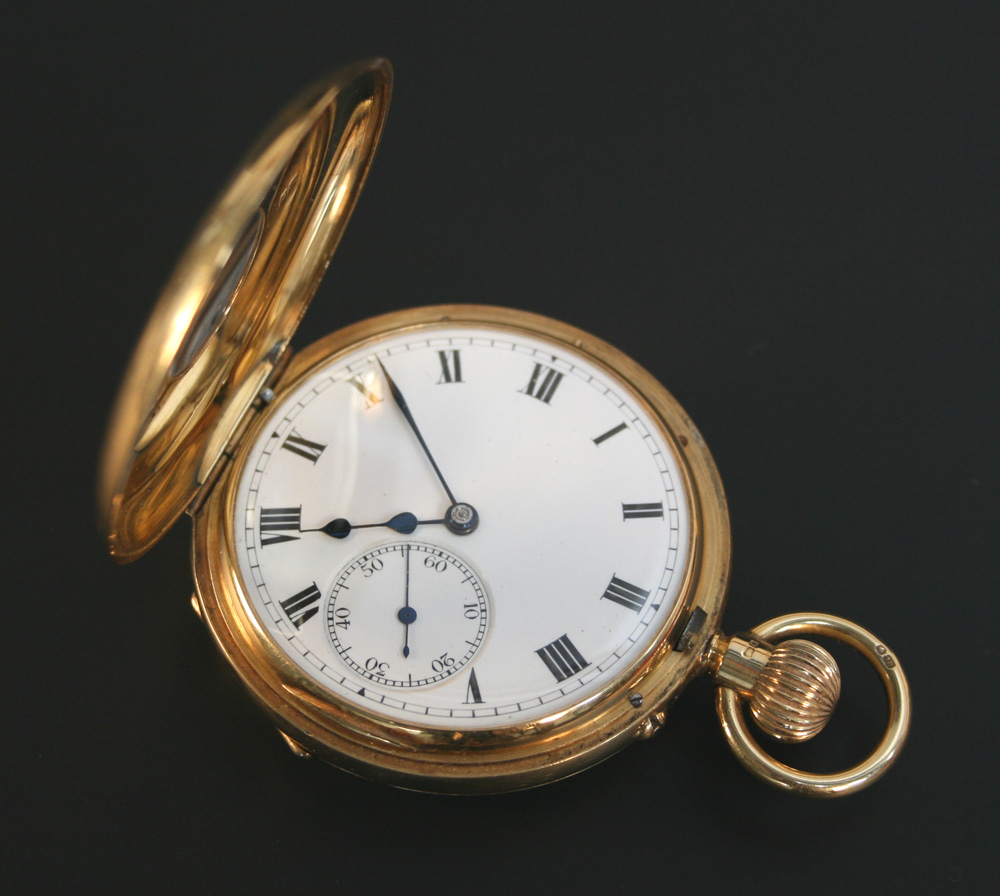 An 18ct gold keyless wind half hunting cased gentleman`s pocket watch, the gilt three-quarter