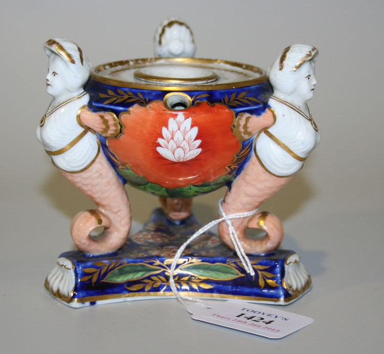 An English ironstone inkwell, early 19th Century, in the style of Masons, the cobalt blue ground