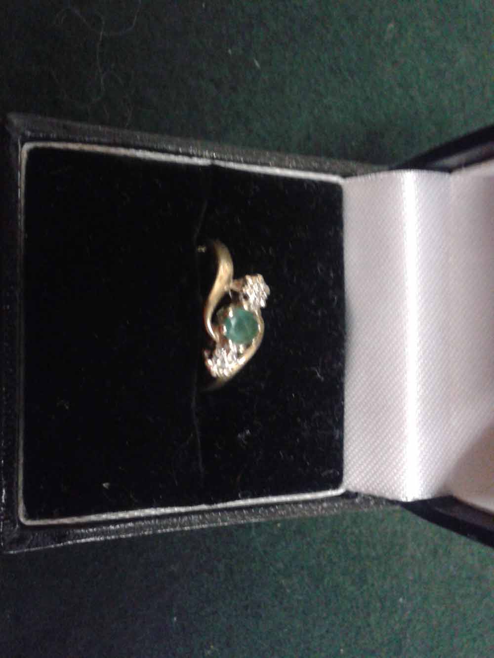 9ct gold diamond and emerald ring