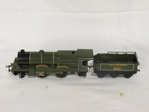 Hornby '0' gauge clockwork 4-4-2 'Lord Nelson' with tender, no key