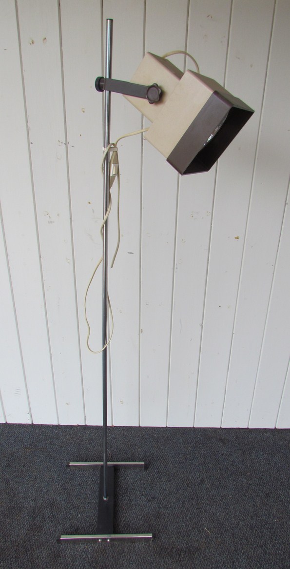 A single spot 'Davids lamp' on H base