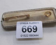 A 9ct gold stick pin and bar pin