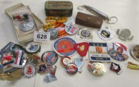 A mixed lot of metal and cloth badges including British Rail cap badge etc