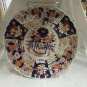 An Edwardian Imari charger (30cm diameter)