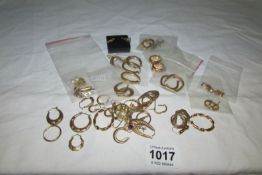 A mixed lot of earrings