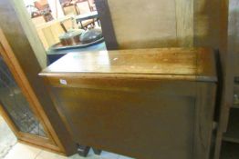 An oak drop leaf table