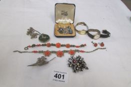 A mixed lot of costume jewellery etc.