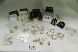 A mixed lot of earrings