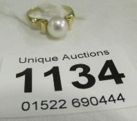An 18ct gold ring set pearl
